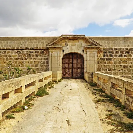 Harbour Views Fort Chambray 公寓